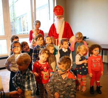Fotografia: Dzieci, pani Agata i św. Mikołaj