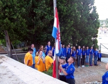 Fotografia: Apel - wciąganie flagi Chorwacji na maszt
